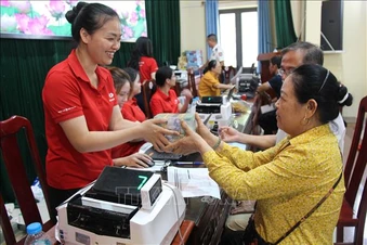 Chuyển từ 'bồi thường tài sản' sang 'tái thiết cuộc sống'&nbsp;cho người dân