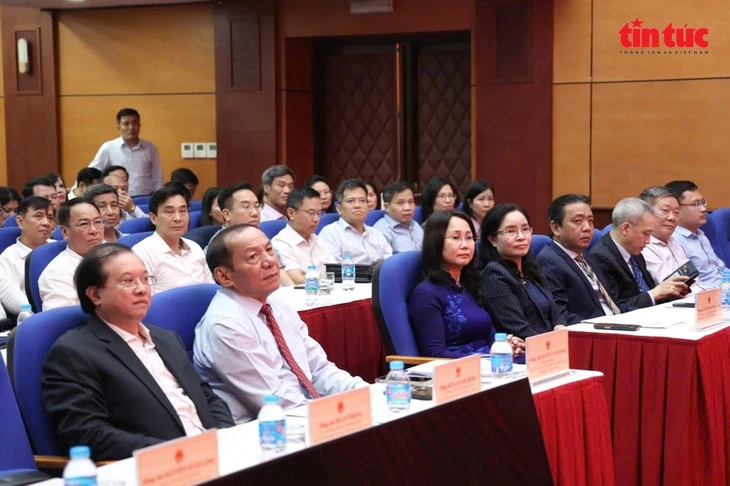 'Chuyển tư duy quản lý sang kiến tạo, mở rộng không gian phát triển văn hóa' 'Chuyển tư duy quản lý sang kiến tạo, mở rộng không gian phát triển văn hóa'