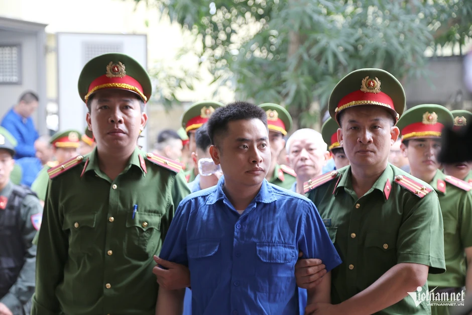 Clip Bùi Đình Khánh và đồng phạm hầu tòa Clip Bùi Đình Khánh và đồng phạm hầu tòa