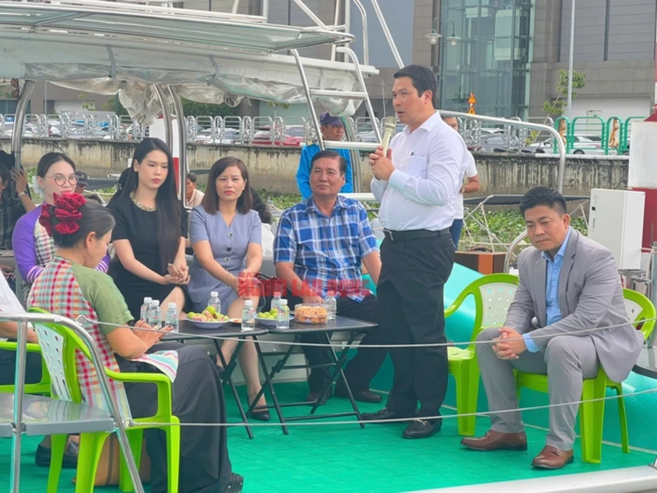 CLIP: Du khách chi tiêu quá thấp, Cần Thơ họp trên tàu tìm giải pháp tháo gỡ CLIP: Du khách chi tiêu quá thấp, Cần Thơ họp trên tàu tìm giải pháp tháo gỡ