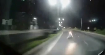 CLIP: Khoảnh khắc xe máy lao vào xe khách, người đàn ông tử vong tại chỗ