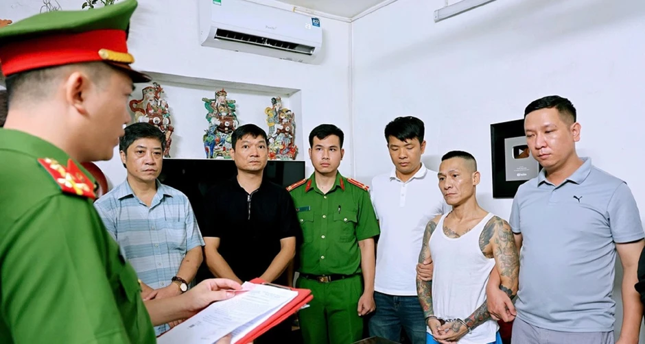 Clip 'Tế Điên Nam Định' bị bắt tạm giam, Công an Ninh Bình thu nhiều dao kiếm Clip 'Tế Điên Nam Định' bị bắt tạm giam, Công an Ninh Bình thu nhiều dao kiếm