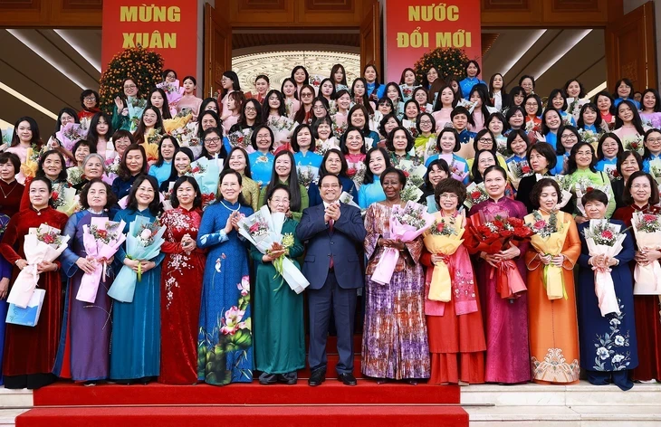 Có 21 nữ Ủy viên Trung ương Đảng, nhiều phụ nữ là sĩ quan cấp tướng quân đội, công an