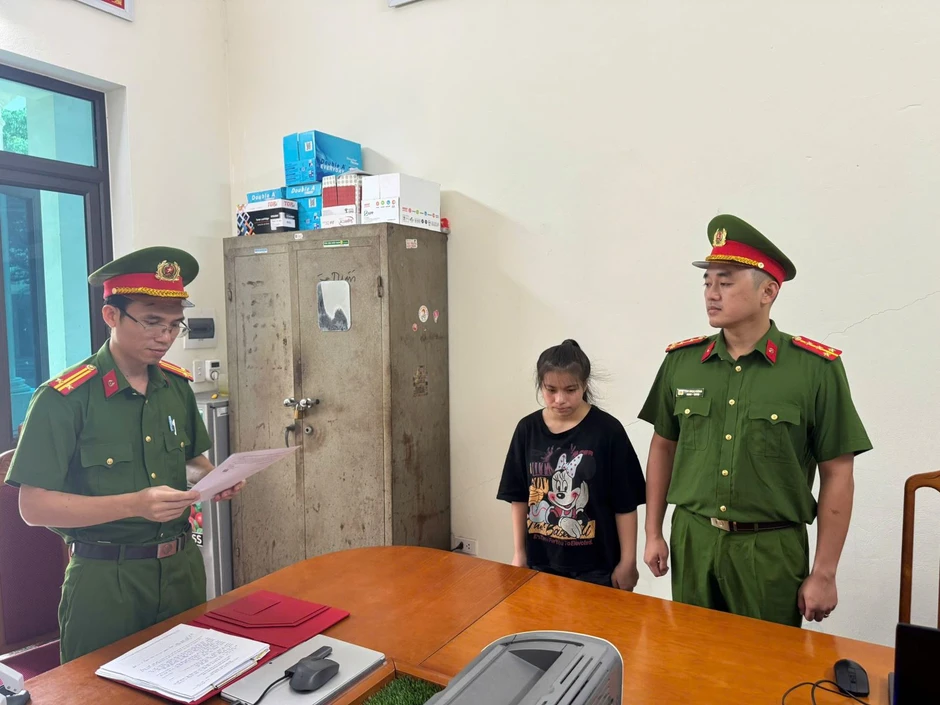 Cô gái 18 tuổi bị khởi tố sau vụ xe đạp điện tông cụ bà tử vong Cô gái 18 tuổi bị khởi tố sau vụ xe đạp điện tông cụ bà tử vong