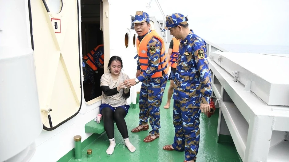 Cô gái rơi xuống Mũi Nghê sống sót sau 8 giờ trôi dạt Cô gái rơi xuống Mũi Nghê sống sót sau 8 giờ trôi dạt