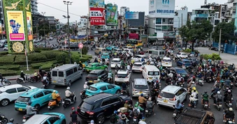 Có nên tháo dỡ vòng xoay ở TP.HCM?