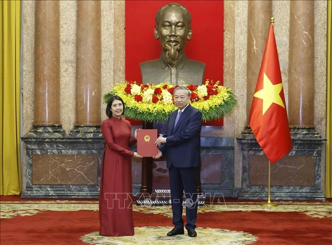 Cơ quan đại diện phải là điểm tựa cho các doanh nghiệp, địa phương và cộng đồng người Việt Nam ở nước ngoài Cơ quan đại diện phải là điểm tựa cho các doanh nghiệp, địa phương và cộng đồng người Việt Nam ở nước ngoài