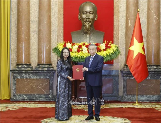 Cơ quan đại diện phải là điểm tựa cho các doanh nghiệp, địa phương và cộng đồng người Việt Nam ở nước ngoài Cơ quan đại diện phải là điểm tựa cho các doanh nghiệp, địa phương và cộng đồng người Việt Nam ở nước ngoài