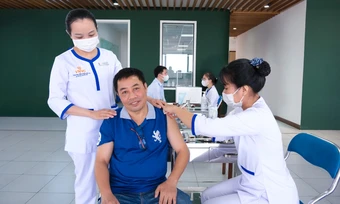 Côn Đảo nhận gói hỗ trợ vaccine 10 tỷ đồng - Báo TinVina
