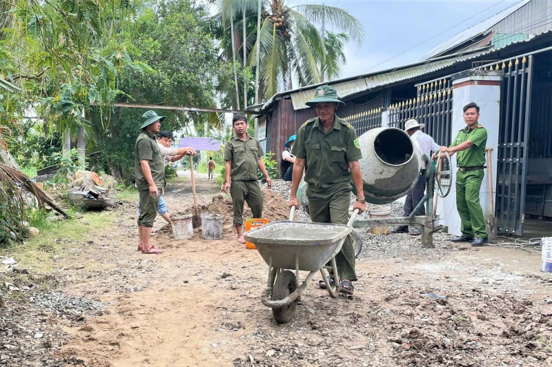 Con đường thắm tình quân dân từ phong trào Ba nhất Con đường thắm tình quân dân từ phong trào Ba nhất