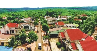 Con gái Ama Khê: Cha dạy tôi cách không đầu hàng trước khó khăn