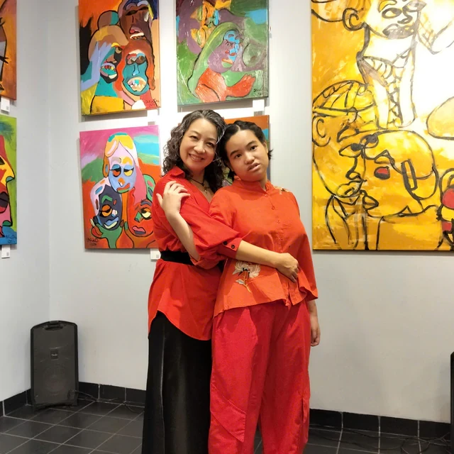 Con gái GS Đặng Hùng Võ tổ chức triển lãm tranh đầu tiên: Hành trình sáng tạo nghệ thuật Con gái GS Đặng Hùng Võ tổ chức triển lãm tranh đầu tiên: Hành trình sáng tạo nghệ thuật