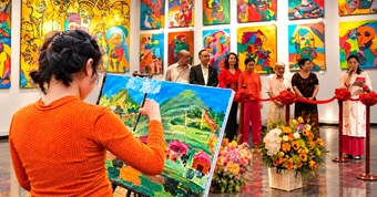 Con gái GS Đặng Hùng Võ tổ chức triển lãm tranh đầu tiên: Hành trình sáng tạo nghệ thuật