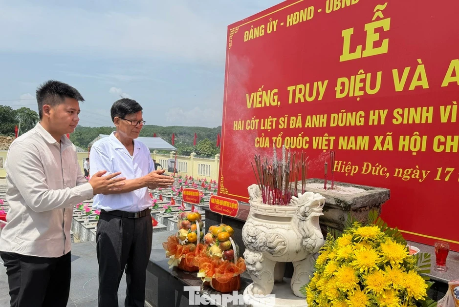 Con gái liệt sĩ bật khóc: 'Sau 56 năm, con không còn tìm cha trong vô vọng nữa' Con gái liệt sĩ bật khóc: 'Sau 56 năm, con không còn tìm cha trong vô vọng nữa'