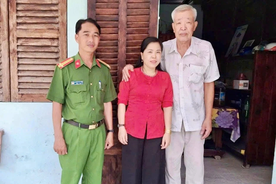 Con tìm cha sau 43 năm xa cách và cuộc xác minh "thần tốc" của công an Con tìm cha sau 43 năm xa cách và cuộc xác minh "thần tốc" của công an