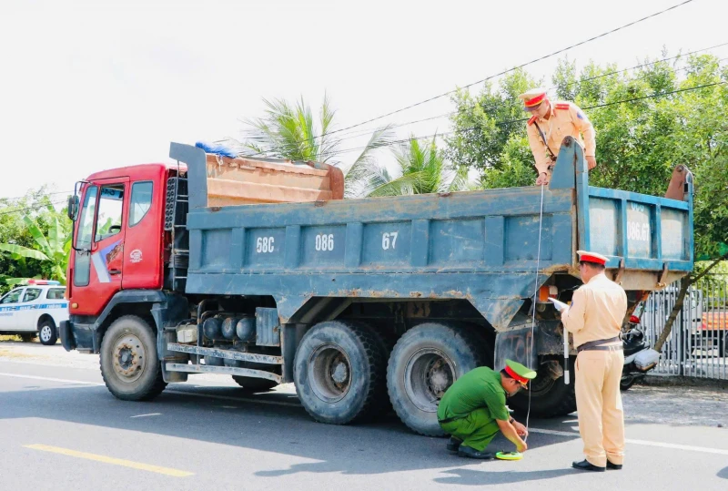 Công an các tỉnh Tây Nam Bộ giữ vững ANTT kỳ nghỉ lễ Công an các tỉnh Tây Nam Bộ giữ vững ANTT kỳ nghỉ lễ