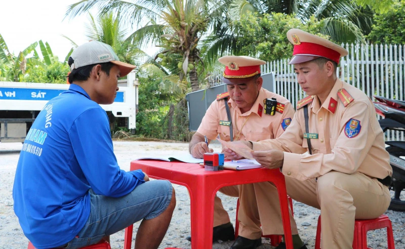 Công an các tỉnh Tây Nam Bộ giữ vững ANTT kỳ nghỉ lễ Công an các tỉnh Tây Nam Bộ giữ vững ANTT kỳ nghỉ lễ