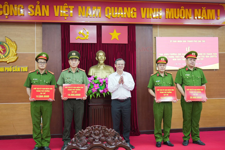 Công an Cần Thơ bắt 38 đối tượng, thu giữ 38kg ma túy và 4 khẩu súng Công an Cần Thơ bắt 38 đối tượng, thu giữ 38kg ma túy và 4 khẩu súng