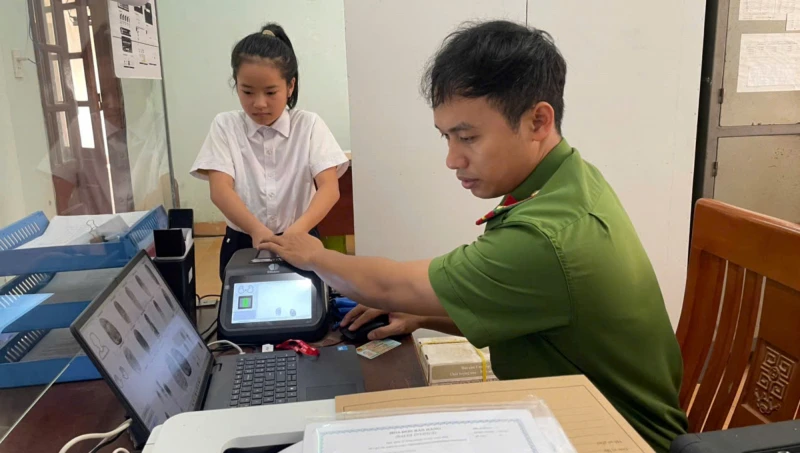 Công an cấp xã ở Đà Nẵng và Quảng Ngãi thực hiện “nhiệm vụ kép” trong những ngày nghỉ lễ Công an cấp xã ở Đà Nẵng và Quảng Ngãi thực hiện “nhiệm vụ kép” trong những ngày nghỉ lễ