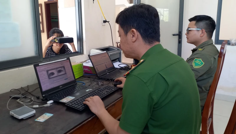 Công an cấp xã ở Đà Nẵng và Quảng Ngãi thực hiện “nhiệm vụ kép” trong những ngày nghỉ lễ Công an cấp xã ở Đà Nẵng và Quảng Ngãi thực hiện “nhiệm vụ kép” trong những ngày nghỉ lễ