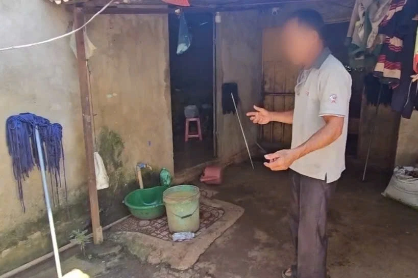 Công an công bố đặc điểm nhận dạng gã đàn ông có hành động lạ với bé gái Công an công bố đặc điểm nhận dạng gã đàn ông có hành động lạ với bé gái