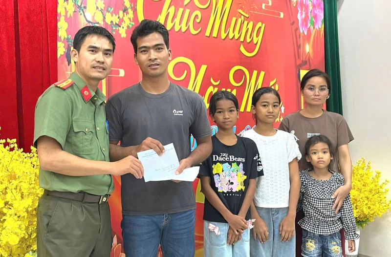 Công an Đắk Lắk hỗ trợ nhiều gia đình vượt biên trái phép hồi hương an toàn Công an Đắk Lắk hỗ trợ nhiều gia đình vượt biên trái phép hồi hương an toàn