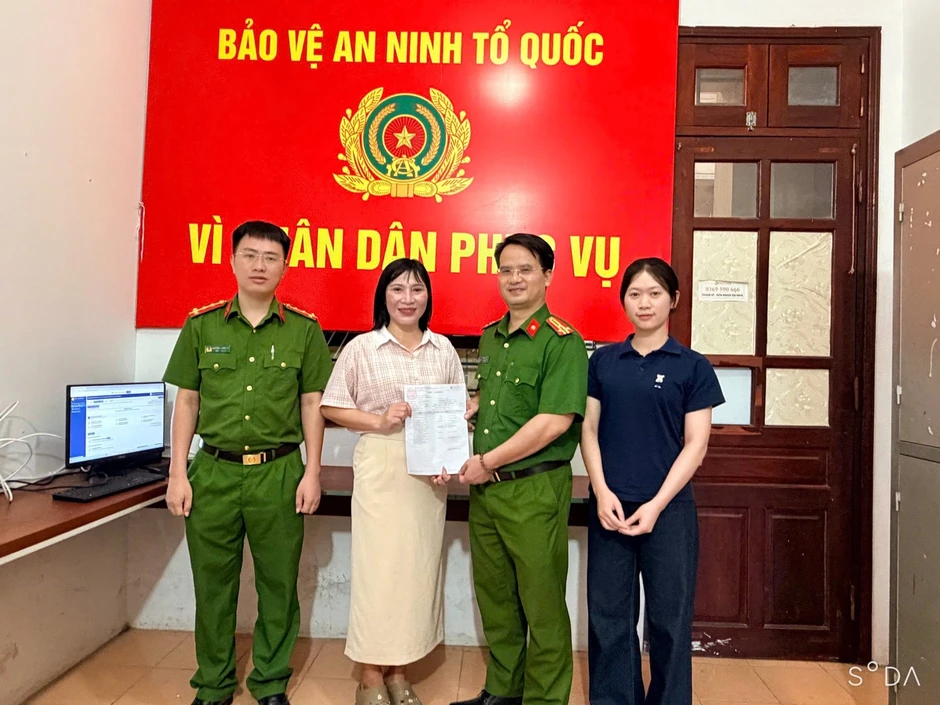Công an điều tra giao dịch chuyển khoản 1,62 tỷ đồng vào tài khoản nữ giáo viên Công an điều tra giao dịch chuyển khoản 1,62 tỷ đồng vào tài khoản nữ giáo viên