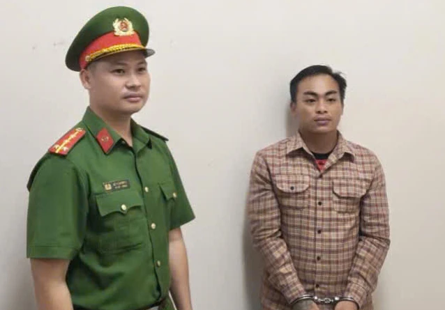 Công an điều tra về số tiền 40 triệu đồng: Bắt tạm giam một nhân viên giao hàng Công an điều tra về số tiền 40 triệu đồng: Bắt tạm giam một nhân viên giao hàng