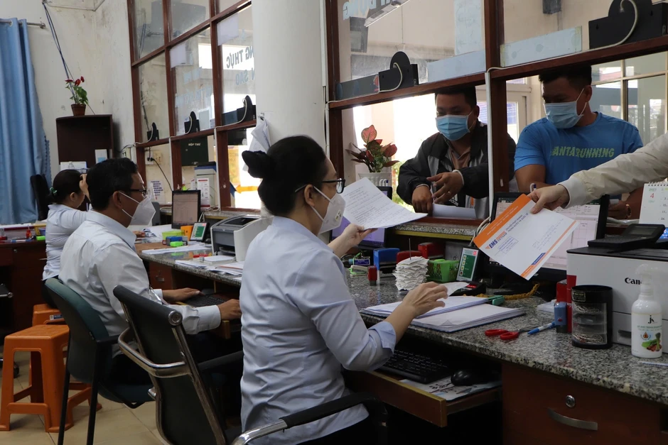 Công an điều tra vụ cô gái bị tát trước quán karaoke ở Ninh Bình