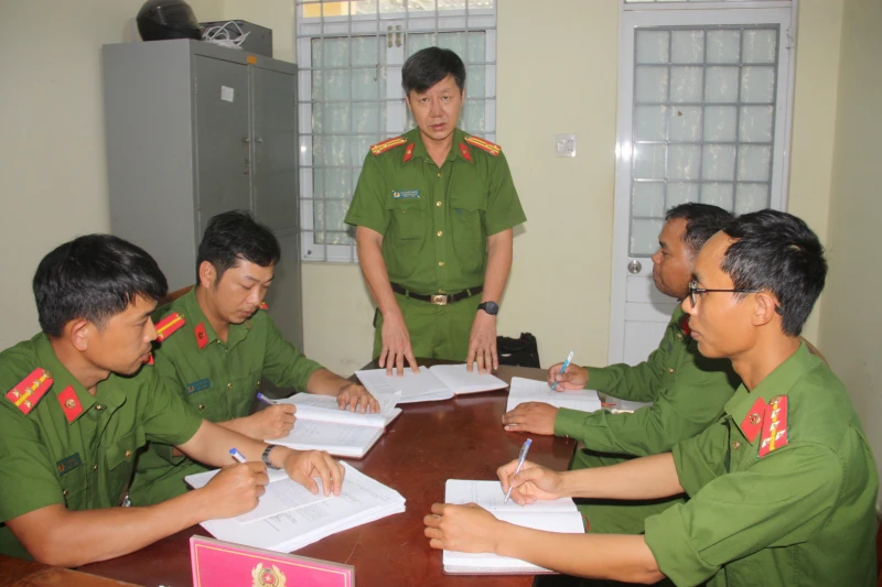 Công an đồng hành cùng các già làng xây dựng thế trận an ninh xã Tây Sơn ở phía Đông Đắk Lắk Công an đồng hành cùng các già làng xây dựng thế trận an ninh xã Tây Sơn ở phía Đông Đắk Lắk