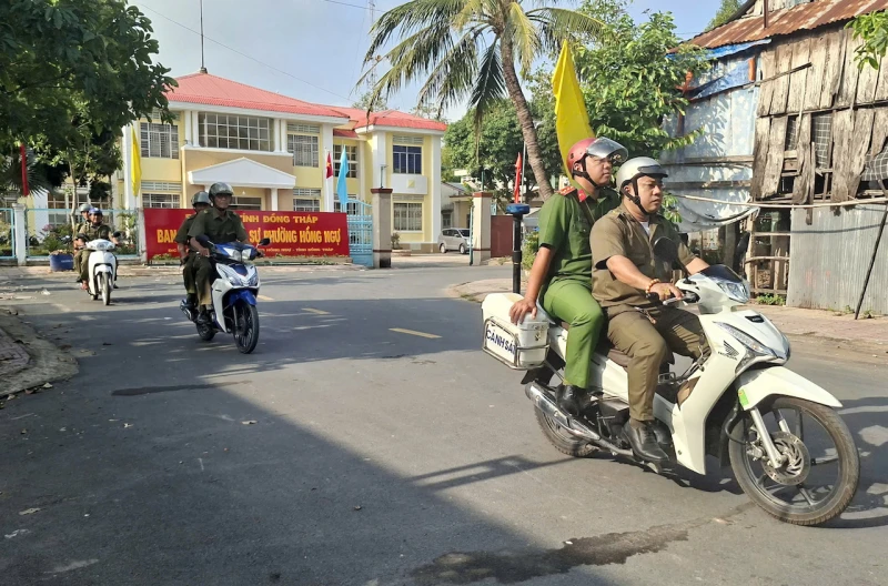 Công an Đồng Tháp bám địa bàn, đảm bảo an ninh tại các điểm bầu cử Công an Đồng Tháp bám địa bàn, đảm bảo an ninh tại các điểm bầu cử