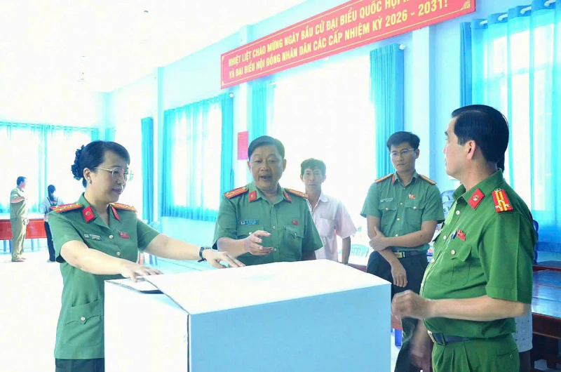 Công an Đồng Tháp bám địa bàn, đảm bảo an ninh tại các điểm bầu cử Công an Đồng Tháp bám địa bàn, đảm bảo an ninh tại các điểm bầu cử