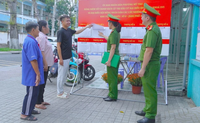 Công an Đồng Tháp bám địa bàn, đảm bảo an ninh tại các điểm bầu cử Công an Đồng Tháp bám địa bàn, đảm bảo an ninh tại các điểm bầu cử