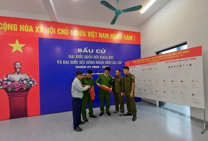 Công an Hà Nội bảo vệ tuyệt đối an ninh, an toàn cuộc bầu cử Công an Hà Nội bảo vệ tuyệt đối an ninh, an toàn cuộc bầu cử