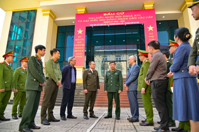 Công an Hà Nội bảo vệ tuyệt đối an ninh, an toàn cuộc bầu cử Công an Hà Nội bảo vệ tuyệt đối an ninh, an toàn cuộc bầu cử