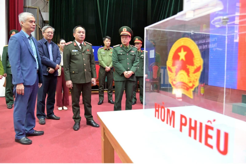 Công an Hà Nội bảo vệ tuyệt đối an ninh, an toàn cuộc bầu cử Công an Hà Nội bảo vệ tuyệt đối an ninh, an toàn cuộc bầu cử