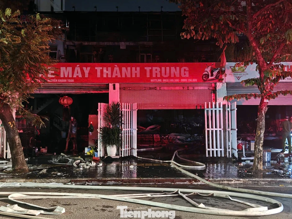 Công an Hà Nội thông tin vụ cháy cửa hàng xe máy trên phố Nguyễn Khánh Toàn Công an Hà Nội thông tin vụ cháy cửa hàng xe máy trên phố Nguyễn Khánh Toàn