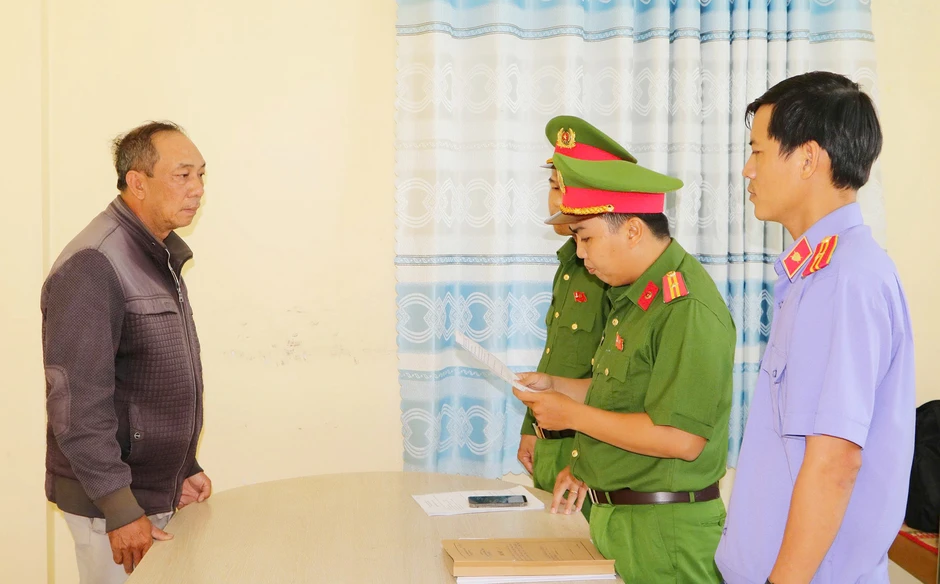 Công an khởi tố ông Lê Văn Chuồng, chủ cà phê Thiện Tiến Công an khởi tố ông Lê Văn Chuồng, chủ cà phê Thiện Tiến