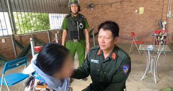 Công an kịp thời can ngăn người phụ nữ có ý định nhảy cầu