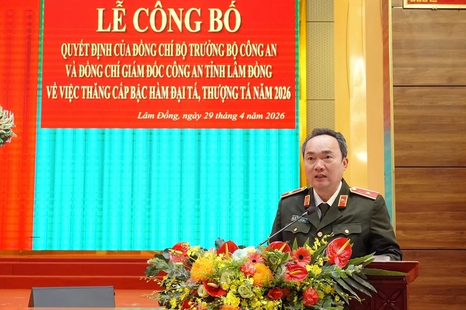 Công an Lâm Đồng thăng cấp bậc cho 22 đại tá và điều động nhiều nhân sự Công an Lâm Đồng thăng cấp bậc cho 22 đại tá và điều động nhiều nhân sự