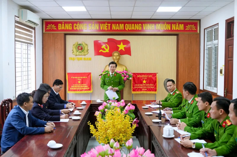 Công an Nghệ An chuẩn bị chu đáo bầu cử cho những “cử tri đặc biệt” Công an Nghệ An chuẩn bị chu đáo bầu cử cho những “cử tri đặc biệt”