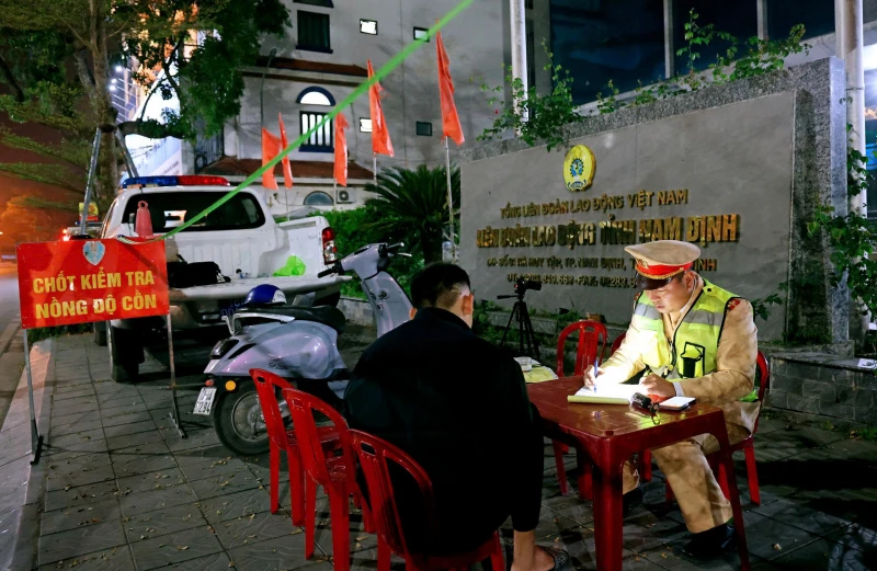 Công an Ninh Bình tăng cường đảm bảo trật tự an toàn giao thông phục vụ bầu cử