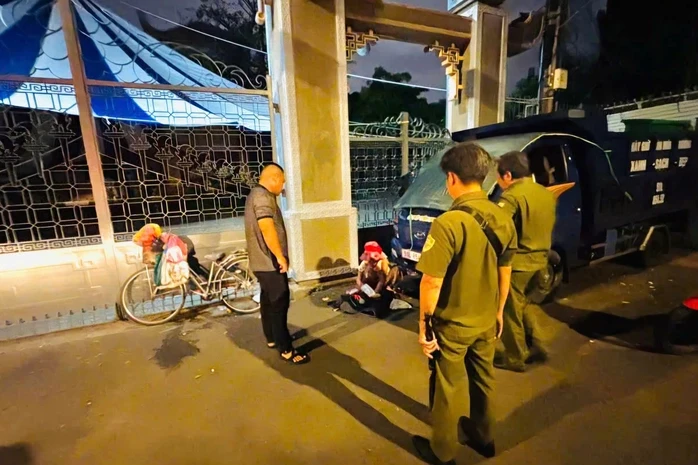 Công an ở TPHCM hỗ trợ người dân khó khăn có nơi nương tựa Công an ở TPHCM hỗ trợ người dân khó khăn có nơi nương tựa