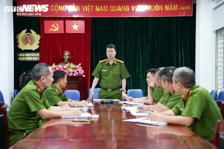 Công an phường Ngọc Hà duy trì tiếp dân tới 22h phục vụ gần 100 . 000 Dân Công an phường Ngọc Hà duy trì tiếp dân tới 22h phục vụ gần 100 . 000 Dân