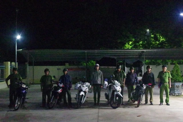 Công an ra quân, kiểm tra đột xuất nhiều nhà nghỉ trong đêm Công an ra quân, kiểm tra đột xuất nhiều nhà nghỉ trong đêm
