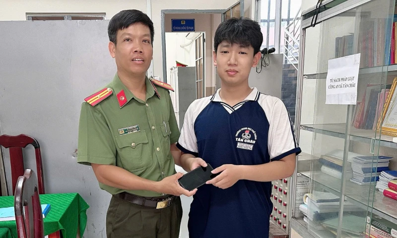 Công an Tây Ninh sát dân, vì dân trong phong trào thi đua “Ba nhất” Công an Tây Ninh sát dân, vì dân trong phong trào thi đua “Ba nhất”