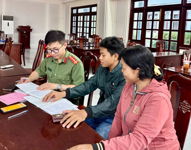 Công an Tây Ninh sát dân, vì dân trong phong trào thi đua “Ba nhất” Công an Tây Ninh sát dân, vì dân trong phong trào thi đua “Ba nhất”