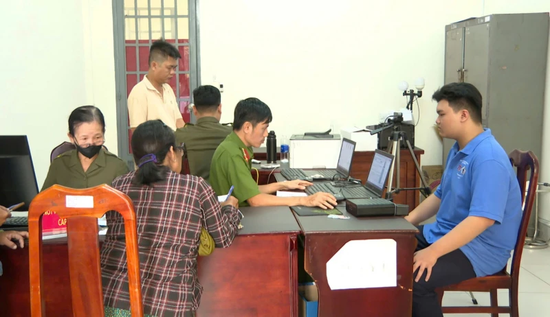Công an Tây Ninh sát dân, vì dân trong phong trào thi đua “Ba nhất” Công an Tây Ninh sát dân, vì dân trong phong trào thi đua “Ba nhất”