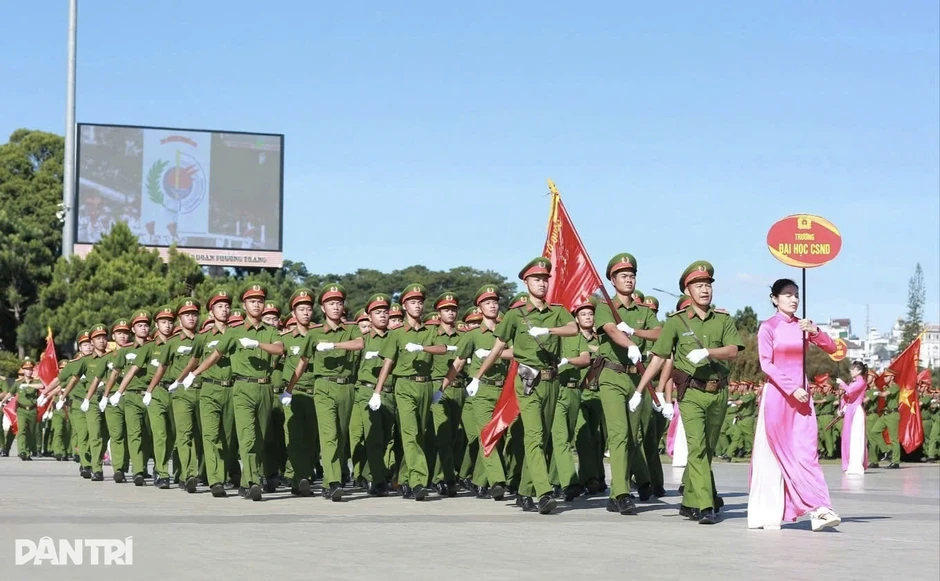 Công an thi bắn súng, biểu diễn võ thuật ở Đà Lạt Công an thi bắn súng, biểu diễn võ thuật ở Đà Lạt