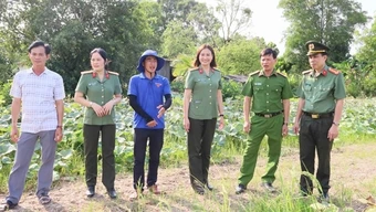 Công an tỉnh Cà Mau chung tay hỗ trợ nông dân tiêu thụ nông sản